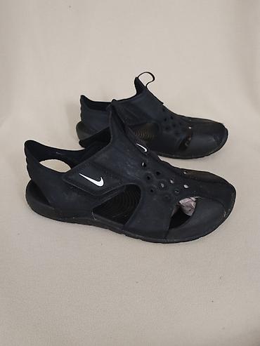 bermude prodaja: NIKE sandale za decaka br 31-Nike sandale za decaka u cnoj boji sa — 9