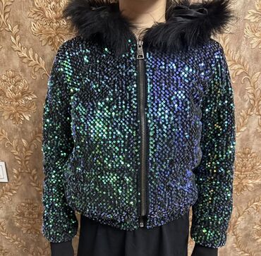 Mercedes-Benz: Parıltılı qız uşağı üçün kapüşonlu jaket - Material: üst hissə iri