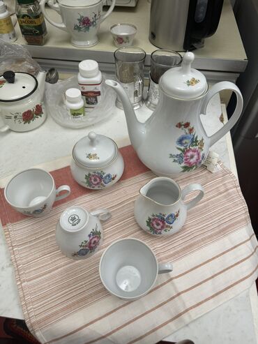 Наборы посуды: Срочно ‼️ Сервиз советский Сервантное хранение Есть другие виды — 9