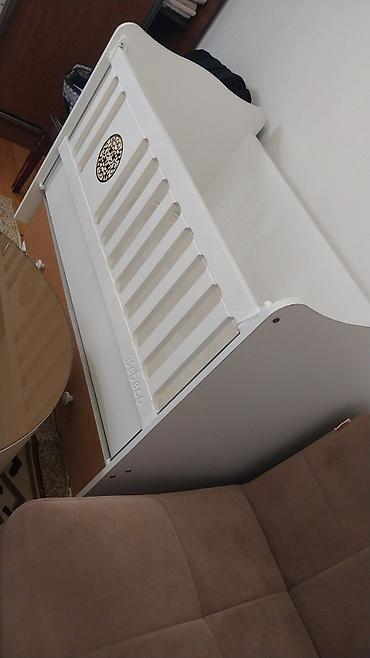 Beşiklər: Oğlan və qız üçün, Yeni, Dördbucaq, Beşik, Dəstsiz, Matrassız, Yellənmə mexanizmsiz — 4