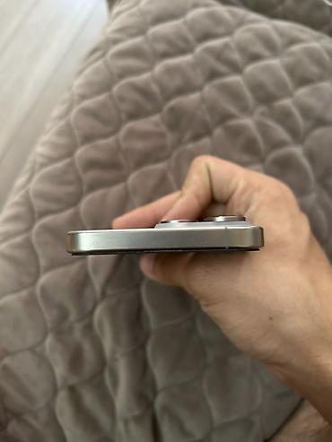 ayfon ekrani: IPhone 15 Pro, Natural Titanium, Face ID — 3