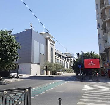 ferma is: В центре города рядом с Центр банком За 28 Молл, Консерваторией — 5