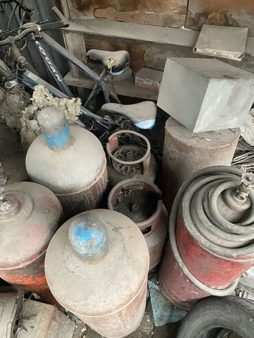 Газовые баллоны: Продаю газ баллоны 4 больших
2 маленьких at lalafo.kg Газовые баллоны: Продаю газ баллоны 4 больших
2 маленьких