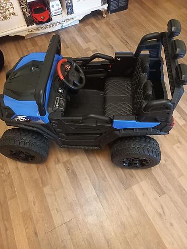 pultlu masin oyuncaq: Uşaq üçün elektriklə işləyən off-road tipli maşın – mavi/qara korpus — 3