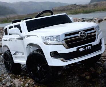 дрифт кард: Детский электромобиль-джип (стилизованный под Toyota Land Cruiser)