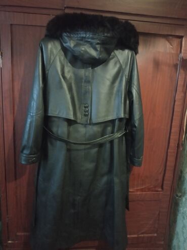 сланцы кожаные: Срочно продам тёплое кожаное пальто, женское, 54-56р. Почти не