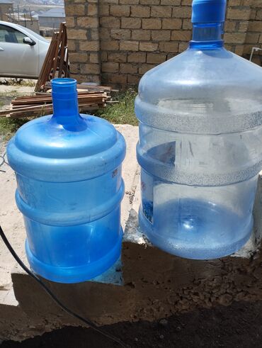 su kondisionerleri: İki ədəd su qabı satılır. Bir ədədi daha böyük, şəffaf plastikdən
