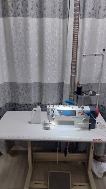 Оверлочные машинки: Продаю срочно швейная машина новый