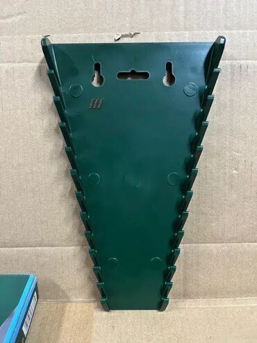 Ostali pribor i dodaci za alate: *** AKCIJA *** #2424 Zidni držač ključeva; Kapacitet: 12 različitih — 7