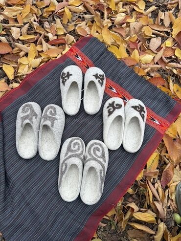 обувь 19 размер: Валеные тапочки из натуральной шерсти Размеры: 37-42 - Модель