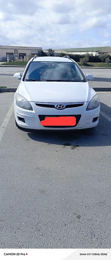 i30: Hyundai i30: 1.4 l | 2010 il Universal — 4