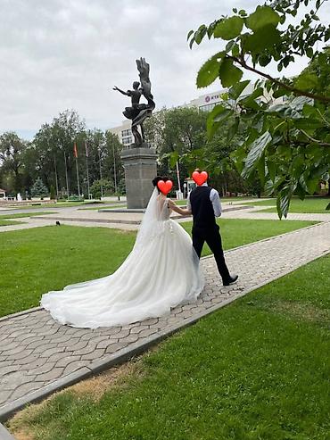 Жеке буюмдар: Үлпөт көйнөгү, Шлейфи менен, Фатин, А-силуэт, Пайеткалар, Колдонулган — 2