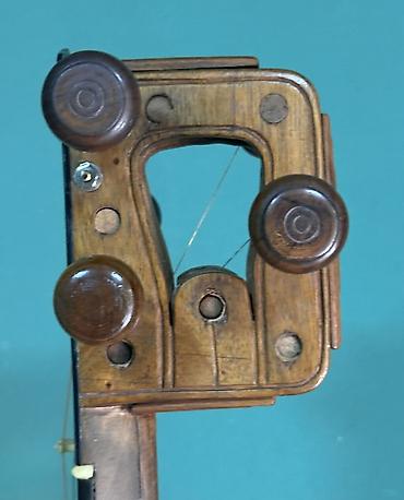 tar ucun mikrafon: 1960 ci ilin Tarı təcili satılır.
Elaqe ucun: 077 300 58 30 — 8