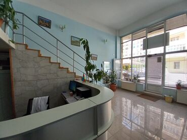 Ofislər: TƏCİLİ SATILIR: Natiq Şahbazov küçəsində, 150 m² sahəsi olan geniş və — 2