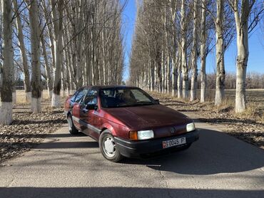 машына кия: Volkswagen Passat: 1993 г., 1.8 л, Механика, Бензин, Седан