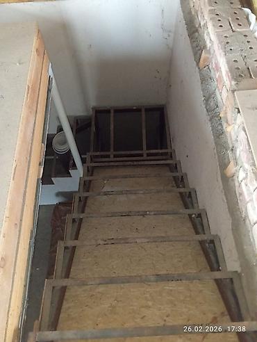 Продажа коттеджей и домов: Продаётся частный дом. второй этаж мансард, (недостроен), на первом — 10