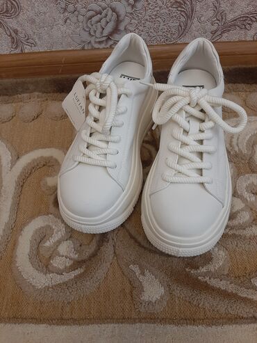 Women's Sneakers and athletic shoes: Ölçü: 38, rəng - Ağ, Yeni -da lalafo.az — 1 Women's Sneakers and athletic shoes: Ölçü: 38, rəng - Ağ, Yeni — 1
