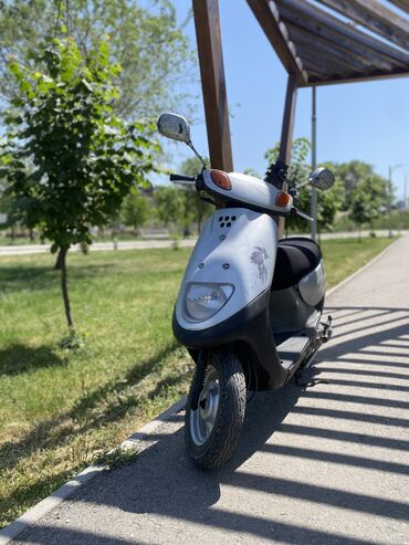 Скутеры: Скутер Yamaha, 110 куб. см, Бензин, Б/у