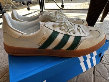 спартивные одежды: Кроссовкалар, 45, Adidas Originals, Жаңы, түсү - Саргыч боз, Өзү алып кетүү