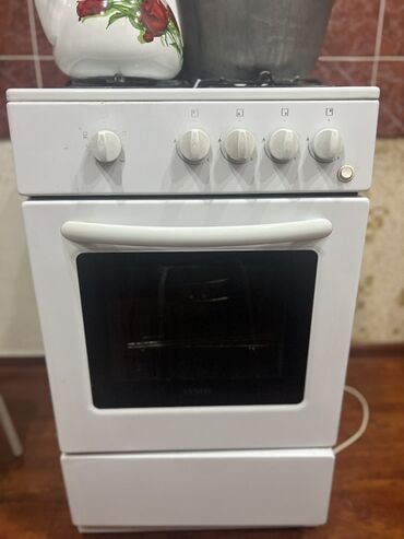 кара балта аристон: Газовая плита с духовкой, белая. Особенности: - 4 газовые конфорки с