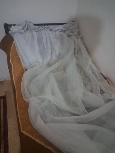 Pərdə və tüllər: 20 yə yaxın pərdə var, hamısını alana 50% endirim olacaq, cürbəcür — 12