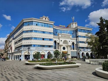 аренда торговых площадей в магазинах: Sahil metrosuna 3 dəqiqəlik məsafədə Tarqovuda yerləşən Xəqani ticarət
