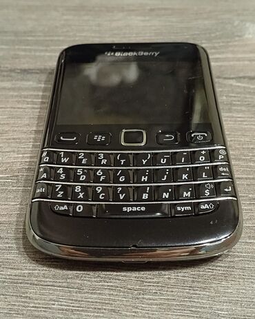 Digər planşetlər: BlackBerry 9790 Telefon Tamami ile zavoddur telefonun usdunde