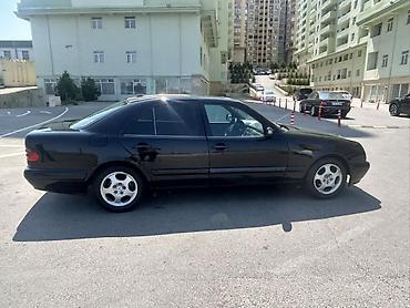 audi 80 1.8: Mercedes-Benz E-Class: 2.2 l | 2001 il Sedan — 4