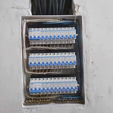 Электрики: Электрик | Установка автоматов, Установка телевизоров, Установка счетчиков Больше 6 лет опыта — 4