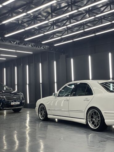 Mercedes-Benz: Mercedes-Benz E-Class: 2001 г., 4.3, Автомат, Бензин, Седан
