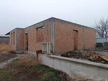 барачные дома: Продаётся недостроенный кирпичный дом с монолитными железобетонными — 3