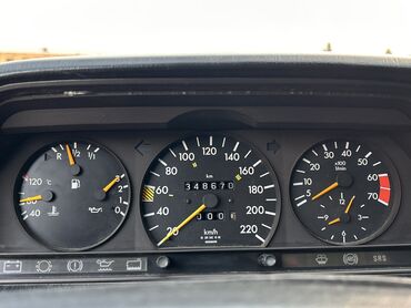 Mercedes-Benz: Maşın şəkildə göründüyü kimidir. Kasmetikasi idealdi. Tək kraskasina — 15