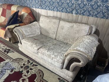 стулья для летнего кафе: Срочно продаю два дивана от фирмы Лина.В хорошем состоянии,один диван