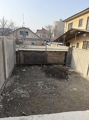 Продажа таунхаусов: 🏡 Таунхаус в центре Бишкека Продается просторный таунхаус площадью — 17