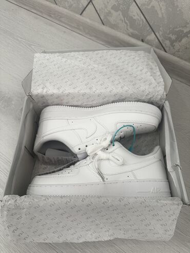 свадебную обувь: Кроссовки, 42, Nike, Новый, цвет - Белый, Самовывоз, Платная доставка