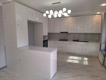 расположение кухонной мебели на кухне: Кухонные гарнитуры в современном стиле - Планировка: угловая с