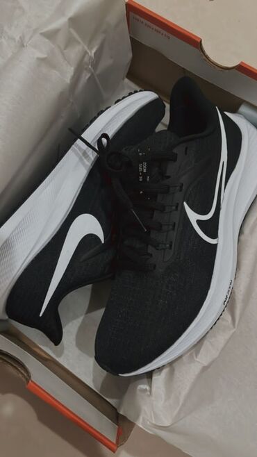 спортивный мешок: Кроссовки Nike Zoom S45-30 в классическом черно-белом исполнении