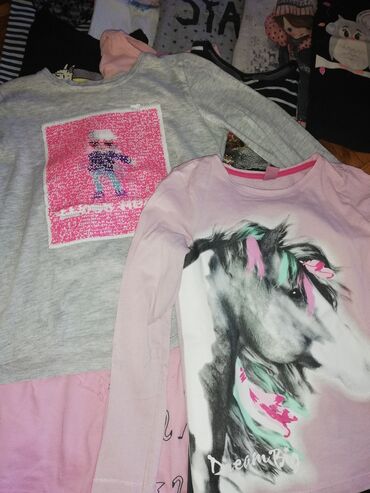 Kompleti: Bluzice vel prvi i drugi red110, treci 110-116 i dve 122-128, H&M — 9