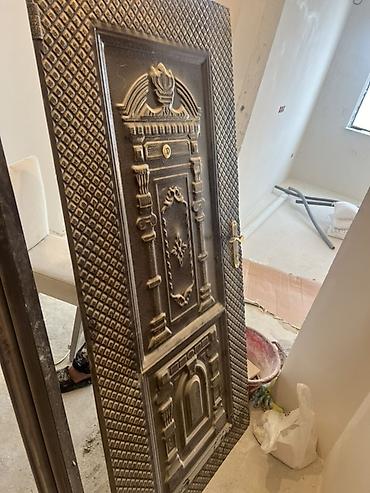 Bina evi ucun giris qapisi. 2 ededdir. birinin petlesi sol, digerinin lalafo.az -da Bina evi ucun giris qapisi. 2 ededdir. birinin petlesi sol, digerinin