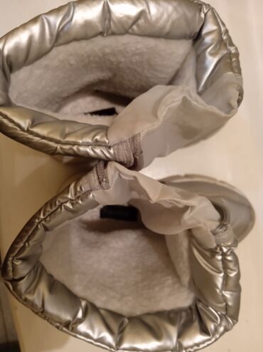 Čizme: Očuvane vodootporne, prijatne i tople čizmice za devojčice – broj 28 — 11