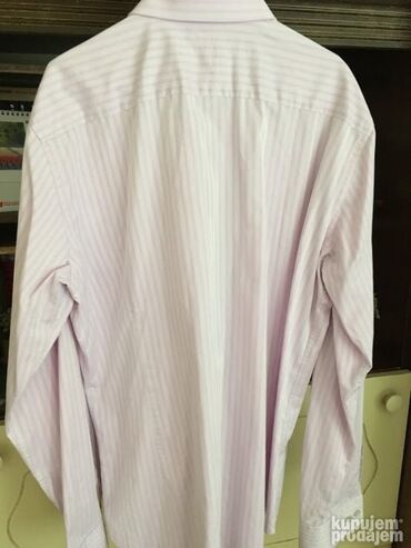 Košulje: Muška košulja br. 44, bela sa diskretnim nežno roze prugicama, dug — 9
