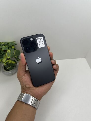 Apple iPhone: IPhone 11 Pro, Б/у, 256 ГБ, Защитное стекло, Чехол, Кабель, В рассрочку