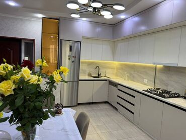 пол дома кызыл аскер: 220 кв. м, 6 бөлмө, Брондолгон эшиктер, Евроремонт, Забор, тосулган