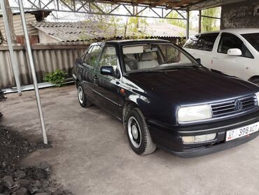 машина жугил: Volkswagen Vento: 1992 г., 1.8 л, Механика, Бензин, Седан