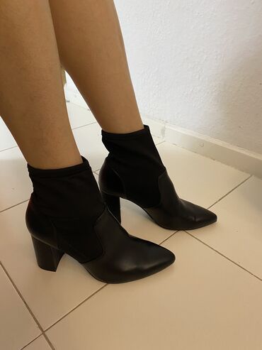 обувь женская 37: Ботинки и ботильоны 37, цвет - Черный