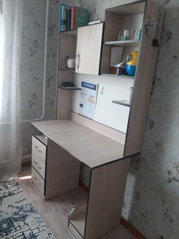 школьный стол купить: Срочно продаю стол. Б/У. САМОВЫВОЗ