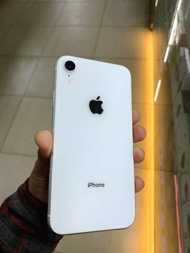 Apple iPhone: IPhone Xr, Б/у, 128 ГБ, Белый, Защитное стекло, Чехол, 80 %