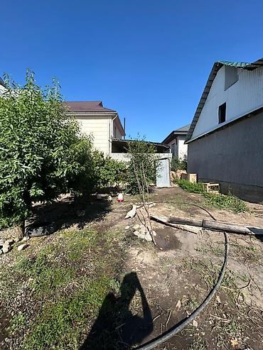 Продажа таунхаусов: СРОЧНО! ПРОДАЁТСЯ ДОМ Район: Ак-ордо, Ул Жаныы муун 1 Рядом школа и — 2