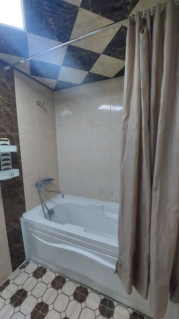 Günlük kirayə mənzillər: 4 otaqlı — 10