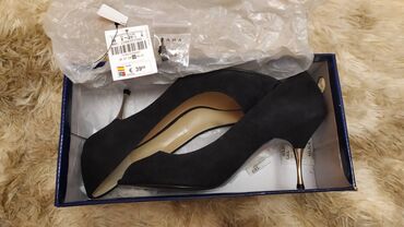 Γυναικεία είδη Υπόδησης: Παπούτσια.

Πολύ άνετα, μέγεθος 39 — 7